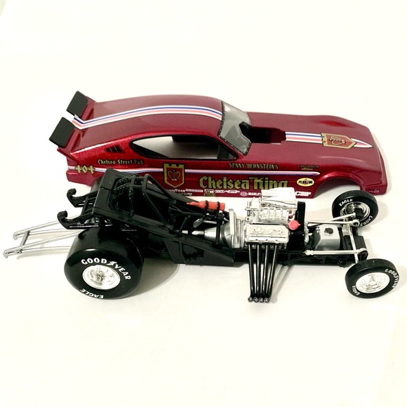 Kenny Bernstein NHRA 1:24 Scale Chelsea King #404 1979 Plymouth Arrow Funny Car - Picture 8 of 8